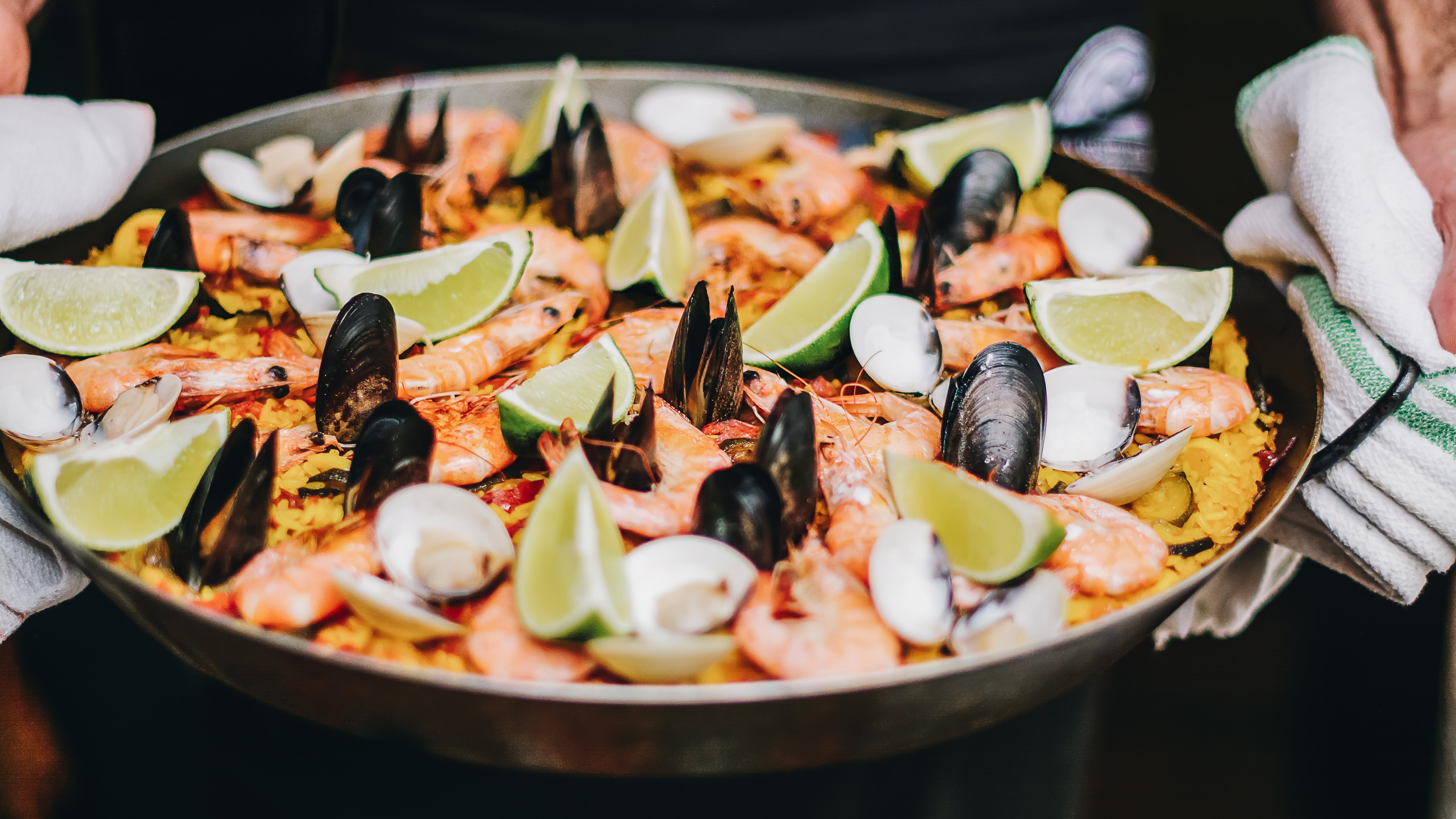 Paella in Servierpfanne