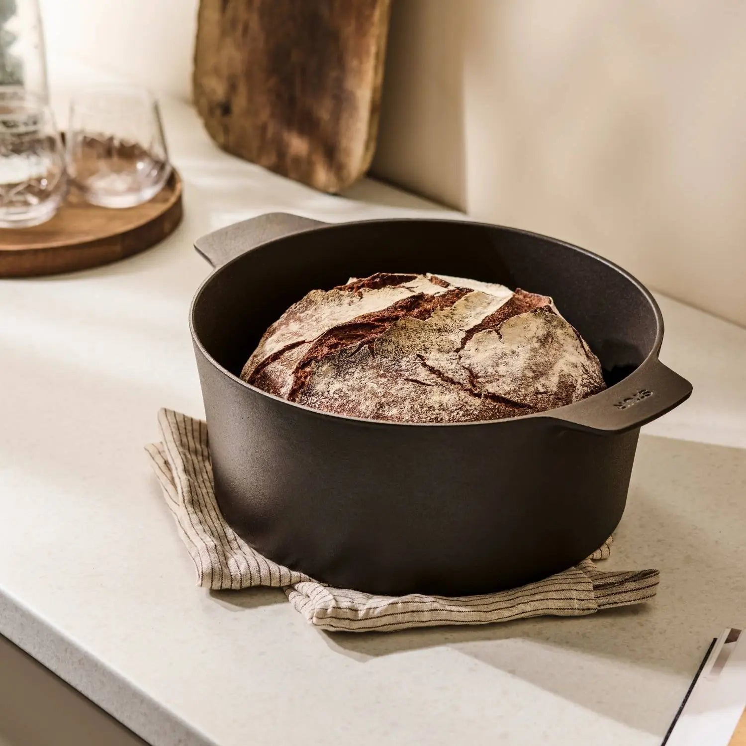 Gusseisenbräter 28 cm + Griffschutz Duo schwarz