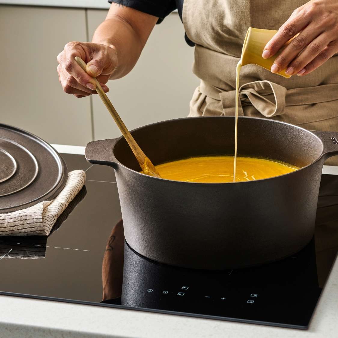 Gusseisenbräter 28 cm + Griffschutz Duo schwarz